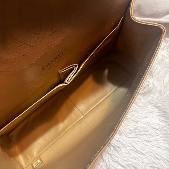 Chanel Jumbo Classic Double Flap Handbag. - Picture 8 of 11